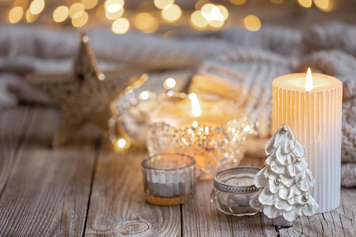 mini_christmas-background-with-burning-candle-and-decor-2021-12-14-02-35-08-utc